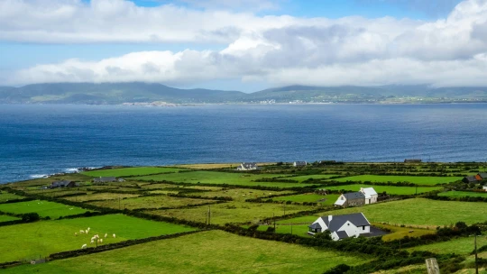 Achillova pata Evropy? Jejich vody brázdí ruské lodě, Irové přesto zůstávají neutrální