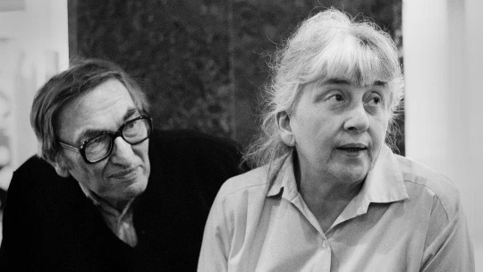 Galerie v garáži a nový život knih. Vnuk pečuje o odkaz Daisy a Jiřího Mrázkových