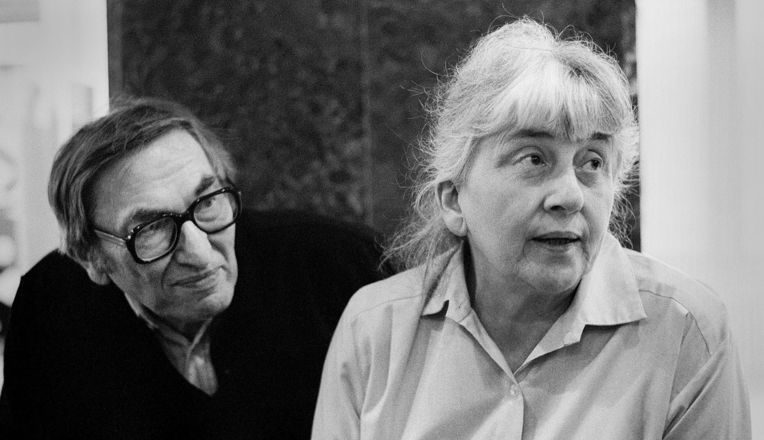 Galerie v garáži a nový život knih. Vnuk pečuje o odkaz Daisy a Jiřího Mrázkových