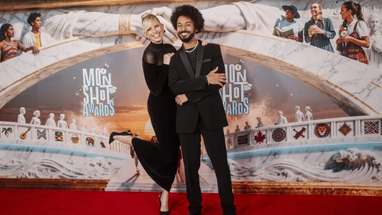 Yemi mění svět. Moonshot už investoval přes 70 milionů, nadchl i nejbohatší Čechy