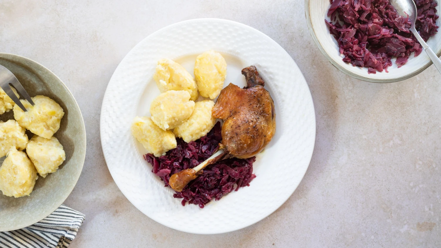 Měli jste svatomartinskou husu? Na talíř vám nejspíš přiletěla z Maďarska