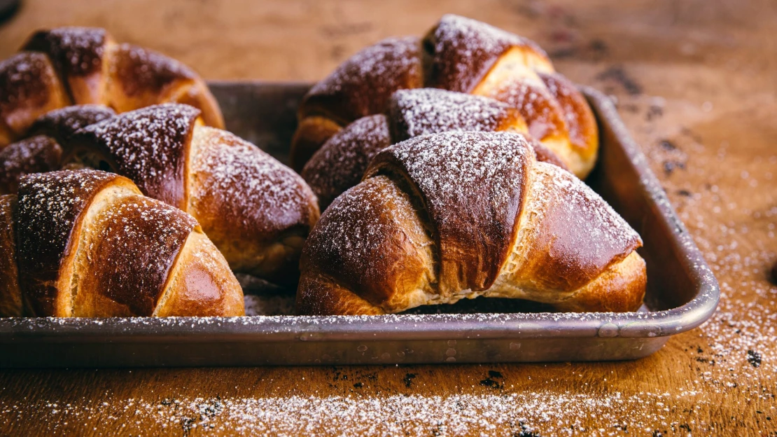 Trendy nejsou, dokonalé ano. Jablečné rohlíčky s ořechy a skořicí