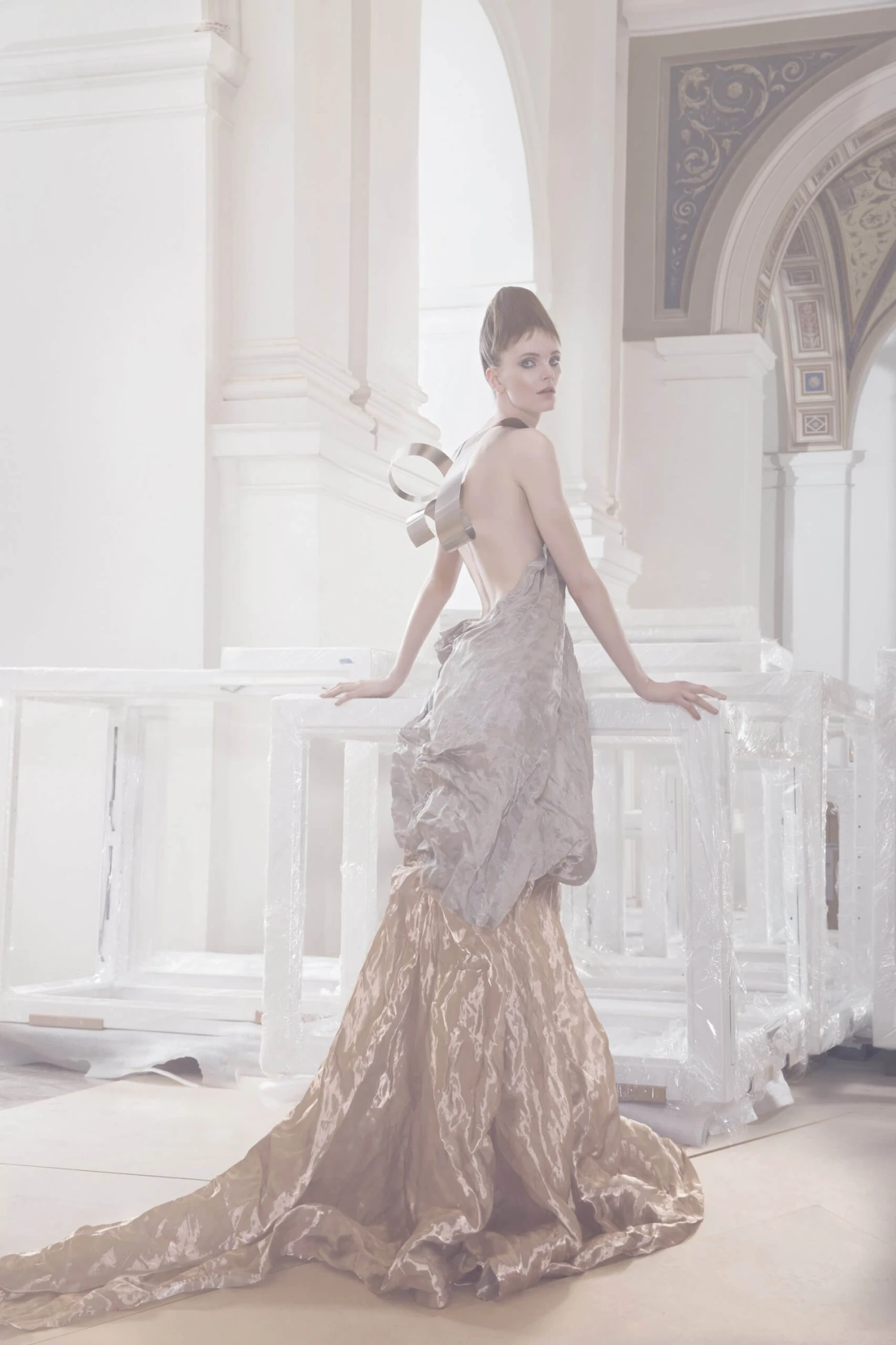 Liběna Rochová, šaty inspirované dílem Evy Eisler, kolekce Dialog, 2006, polyester s kovovým vláknem.