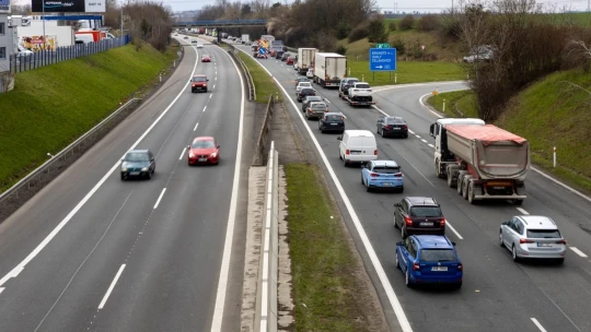 Policisté zasahovali na Ředitelství silnic a dálnic, zadrželi jedenáct lidí