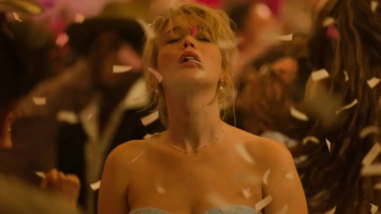 Jennifer Lawrence v sebedestruktivní filmové spirále štěká, ale nekouše