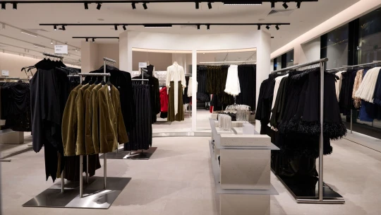 Pre-Loved jako stálý trend. H&M přináší do Prahy kurátorovaný second hand