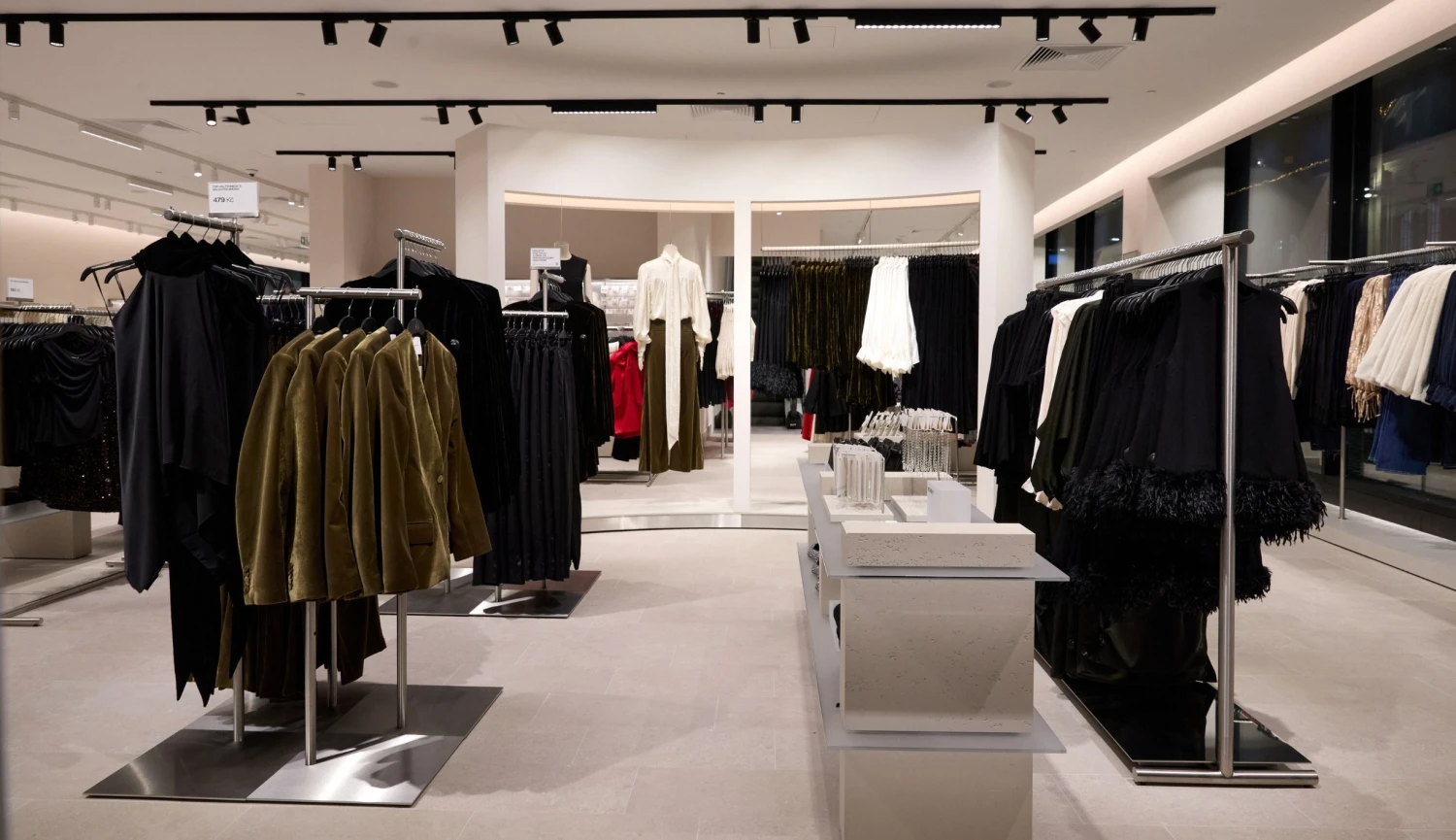 Pre-Loved jako stálý trend. H&M přináší do Prahy kurátorovaný second hand