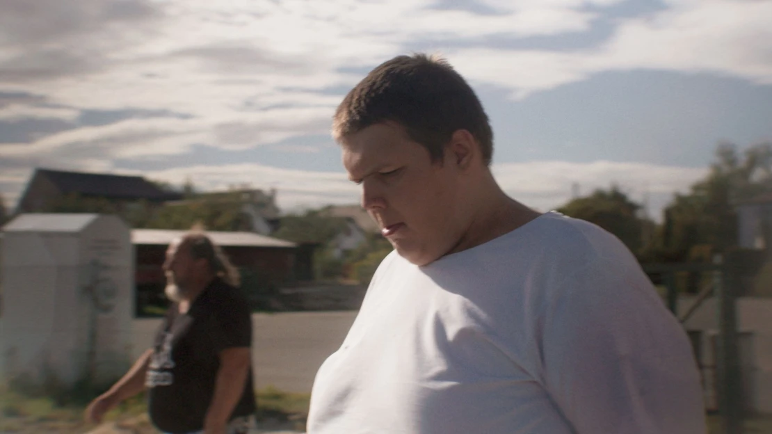 Co s Péťou? Otec je v nemocnici, o chlapce s autismem se stará i režisér dokumentu