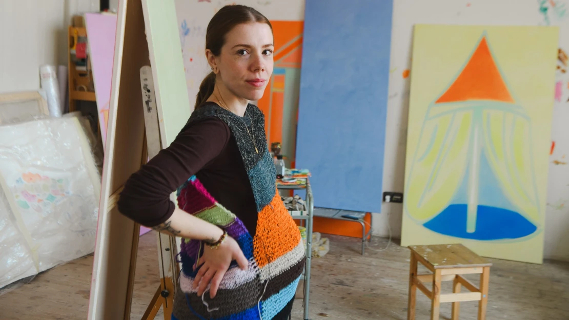 Zachytit letmé vzpomínky. Malířka Anna Kyjovská vytvořila výlohy pro Hermès 