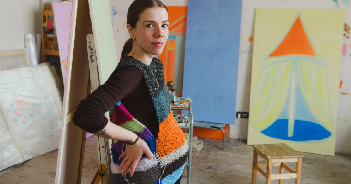 Zachytit letmé vzpomínky. Malířka Anna Kyjovská vytvořila výlohy pro Hermès