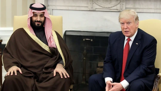 Saúdskoarabský princ slíbil Trumpovi bilionové investice. Začíná to stíhačkami