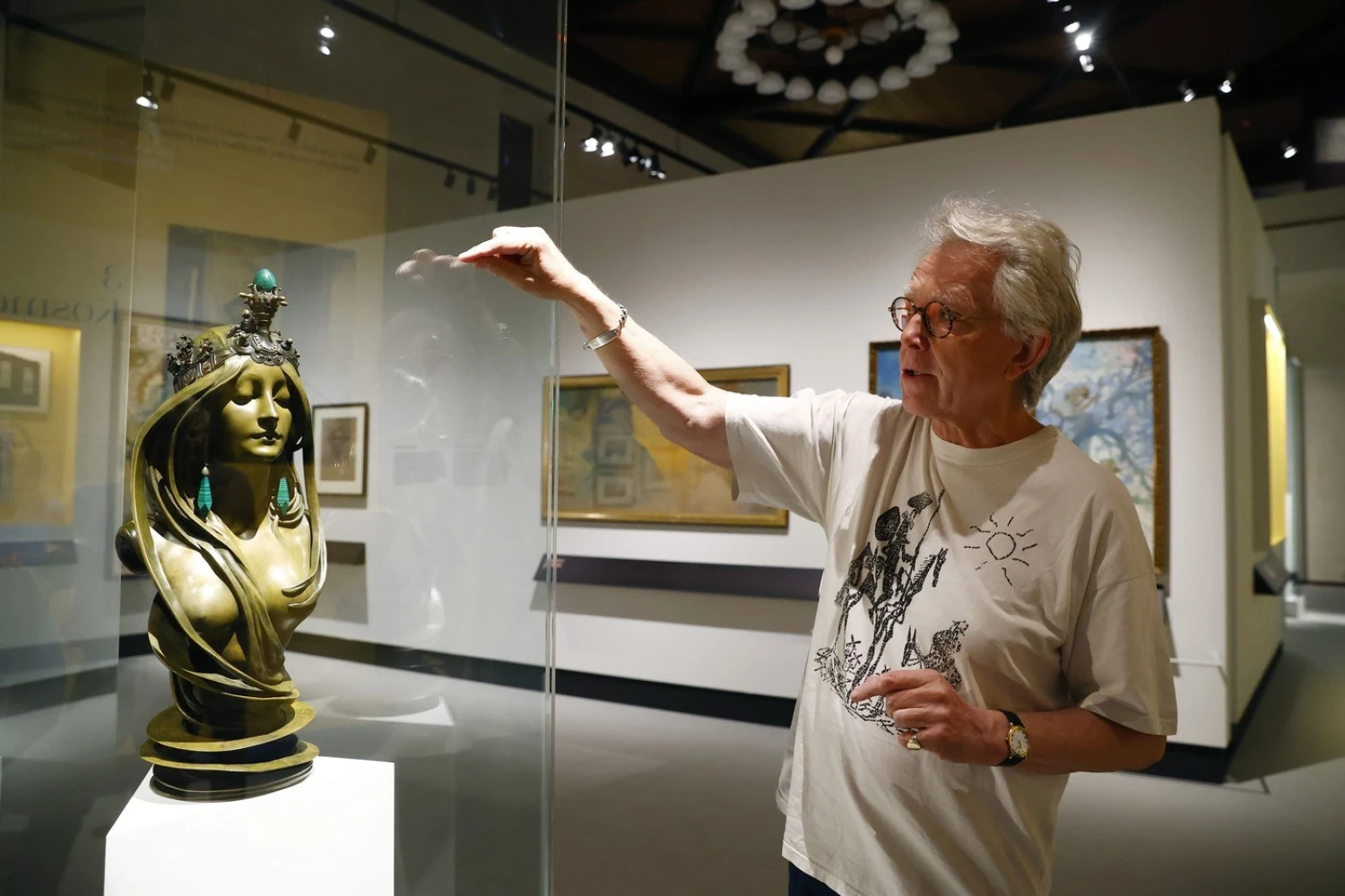 V pražské aukční síni padl další rekord. Muchova plastika Příroda se vydražila za 18,35 milionu korun