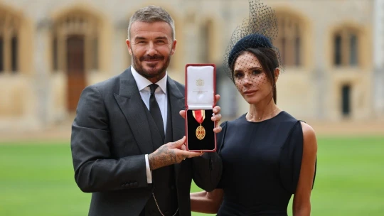 David Beckham konečně sirem. Co dnes vlastně znamená mít rytířský titul?