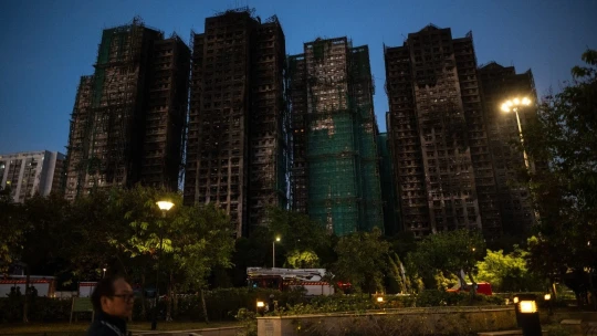 Lehké, levné a hořlavé. Nad bambusovým lešením se i přes tisíceletou tradici smráká