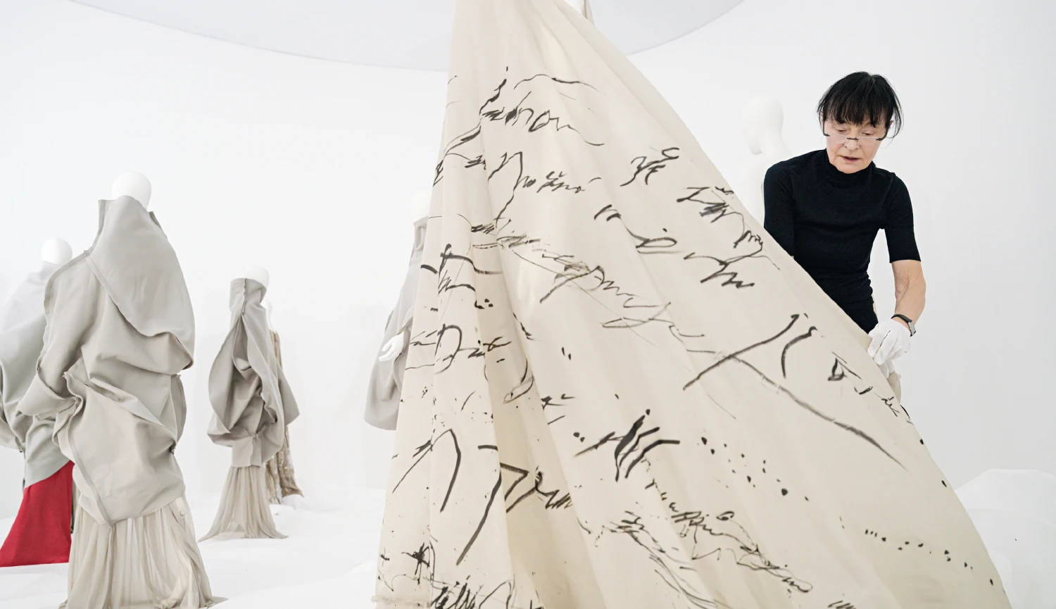 Síla doteku. Liběna Rochová uvádí svou obří retrospektivní výstavu