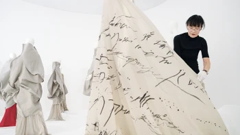 Síla doteku. Liběna Rochová uvádí svou obří retrospektivní výstavu