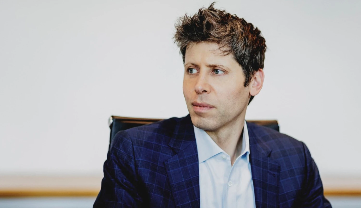 Pec na peníze. Proč OpenAI každý týden prodělá téměř miliardu dolarů?