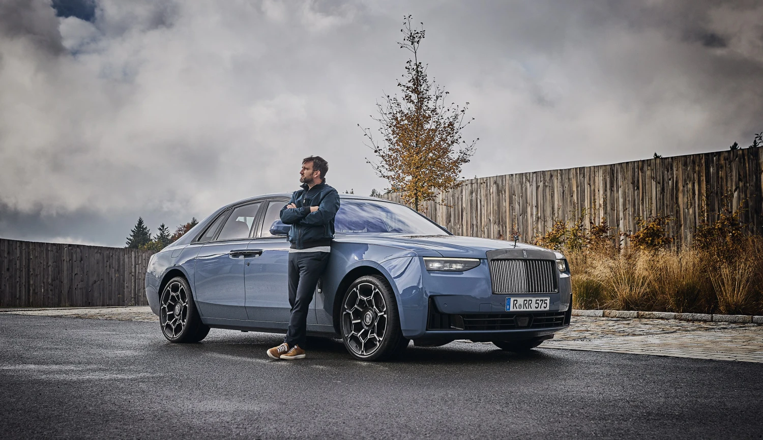 Prostě Noir. Projeli jsme první Rolls-Royce, který se obešel bez řidiče