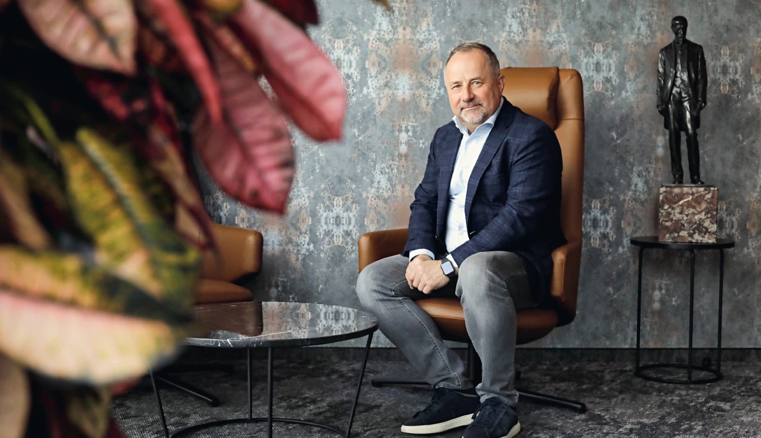 Má otevřeno nonstop a pomáhají v ní AI avataři. Navštívili jsme banku budoucnosti