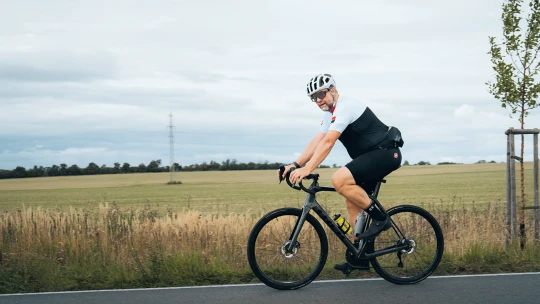 Šlapat jako o&nbsp;život. Mimořádný cyklorozhovor s&nbsp;šéfem Komerčky o&nbsp;propojení byznysu se sportem