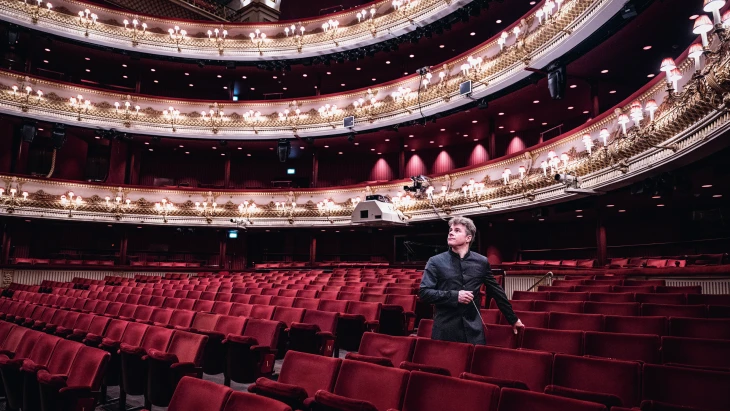 Dirigent roku je z Česka. Hudba je dokonalá pravda, říká Jakub Hrůša