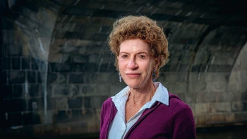 Vzdala se jména Rockefeller, žila ve favele. Teď učí miliardáře dávat lépe