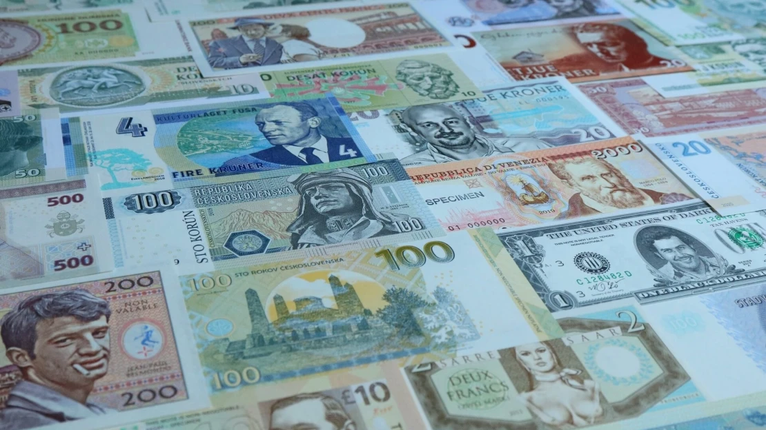 Nominální hodnotu nemají, přesto je o ně zájem. Fantasy bankovky tiskl i Banksy