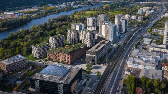 Nový magnet pro české miliardáře. Proč se jich najednou tolik pouští do nemovitostí?