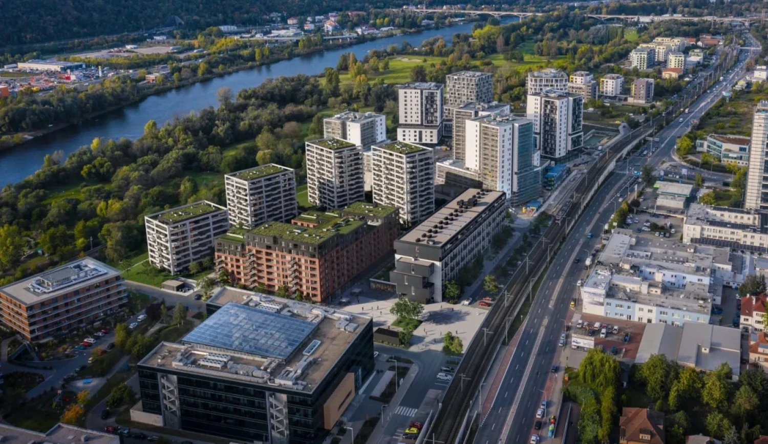 Nový magnet pro české miliardáře. Proč se jich najednou tolik pouští do nemovitostí?