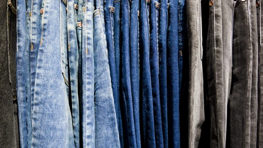 Ranní výběr: Souboj trpělivosti, hadr na hlavu a rozjeté džínové války