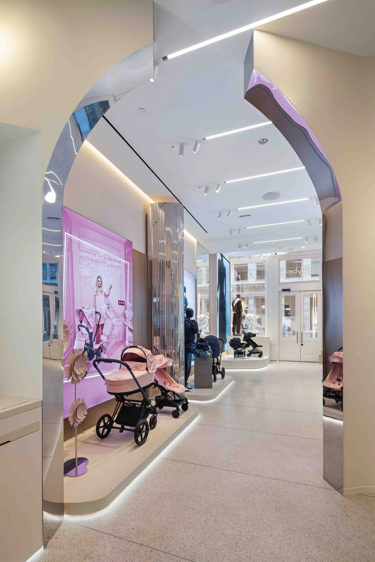 Necítit se jako mimozemšťan. Cybex dělá z rodičovství kulturu a otevírá v New Yorku