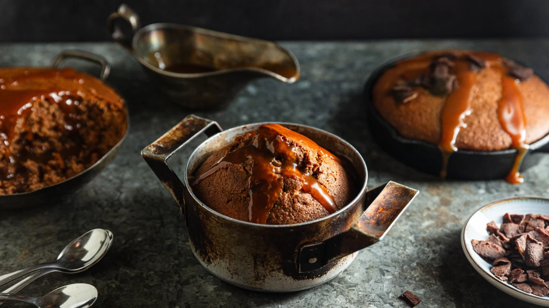 Zastavte čas. Vláčné ořechové dortíky se slaným karamelem vám s tím pomůžou