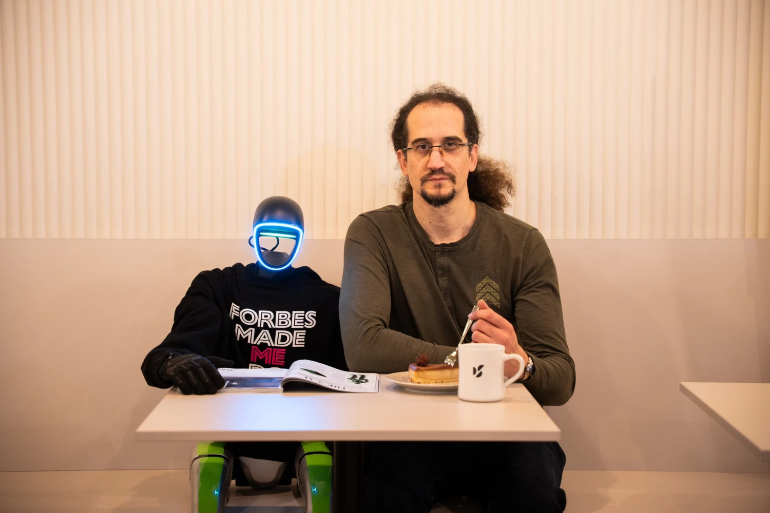 Tančí jako Bruce Lee, stojí i přes milion. Otestovali jsme roboty, které koupíte v Česku