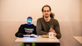 Tančí jako Bruce Lee, stojí i přes milion. Otestovali jsme roboty, které koupíte v Česku