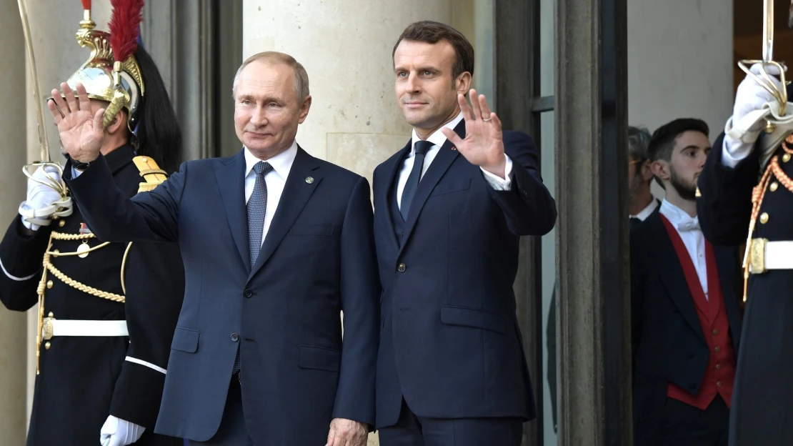 Putin chce jednat s&nbsp;Macronem. Mohlo by to být užitečné, myslí si francouzský prezident