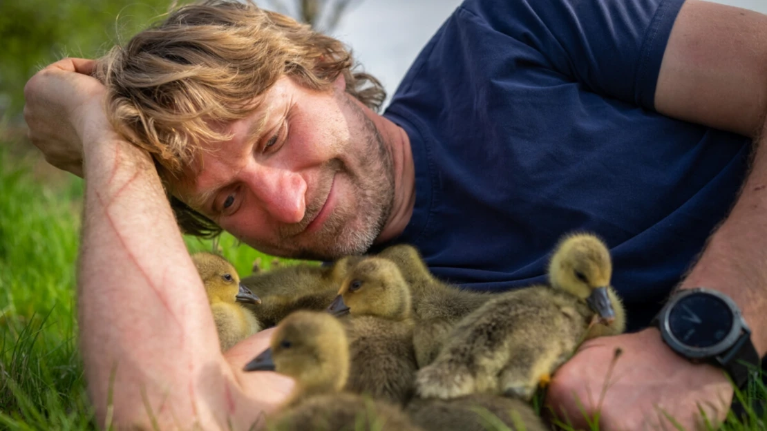 Skutečná pohádka o husopasovi. Dokázal, že hranice jsou jen v hlavě