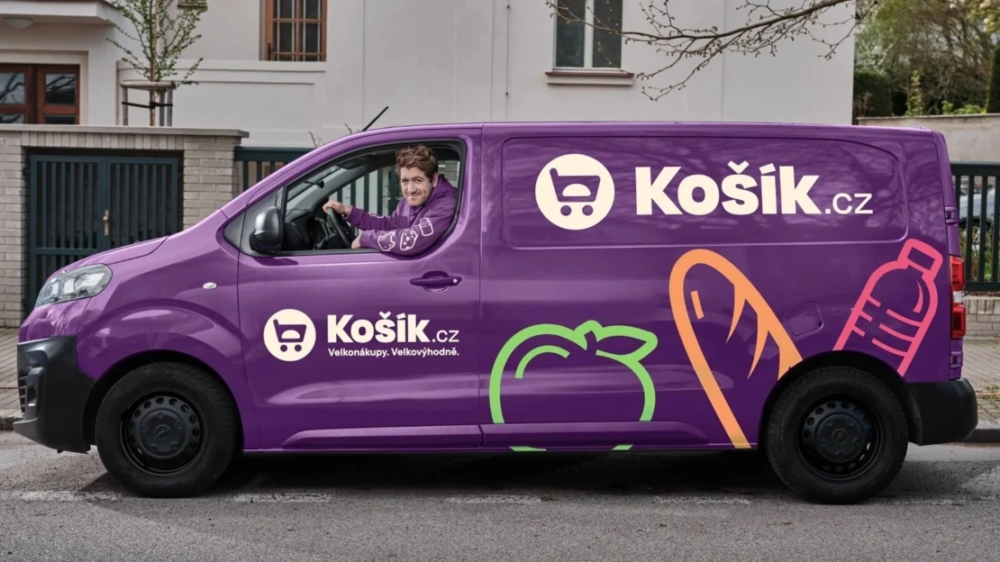 Košík zrychluje doručení na hodinu. Skutečná bitva se ale odehrává jinde