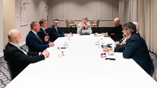 Evropa zaspala. Nemá vizi, jak se bránit, shodli se zástupci zbrojního průmyslu