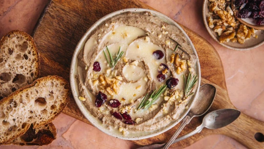 Jednoduchá, ale slavnostní. Jemná kuřecí paštika s&nbsp;brusinkami a&nbsp;pomerančem