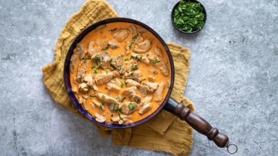 Kuřecí Stroganov za 20 minut. Comfort food, který zvládnete i ve chvílích totálního off