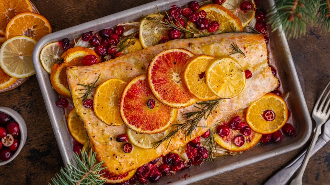 Vánoční losos s citrusy. Elegantní alternativa ke kaprovi bez smažení