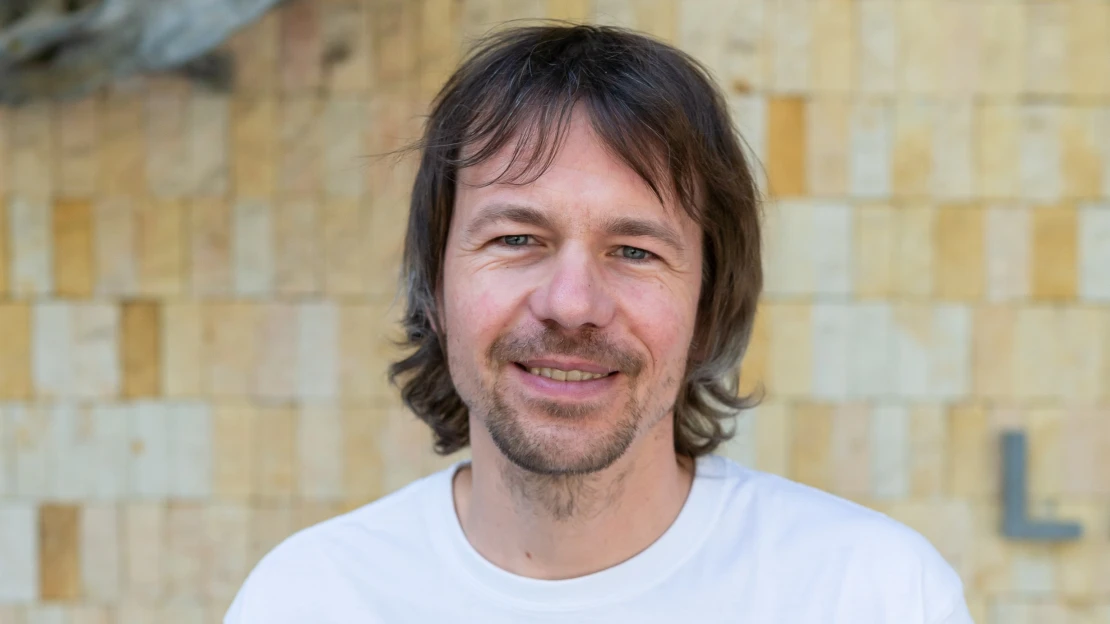 Mikrobiom řídí vše. Co udělat, aby lépe fungoval? Strčte ruce do hlíny, říká vědec