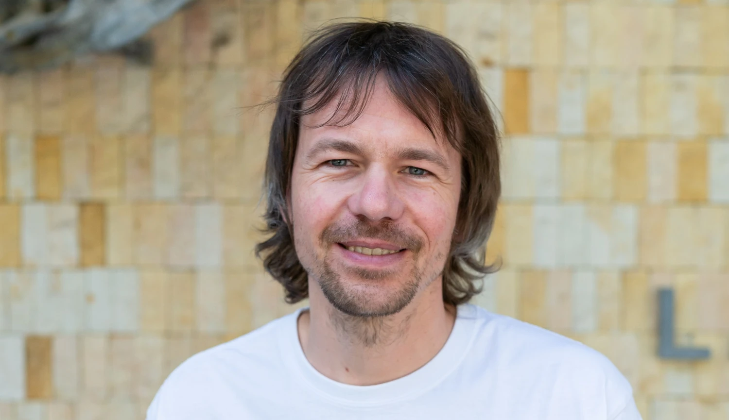 Mikrobiom řídí vše. Co udělat, aby lépe fungoval? Strčte ruce do hlíny, říká vědec