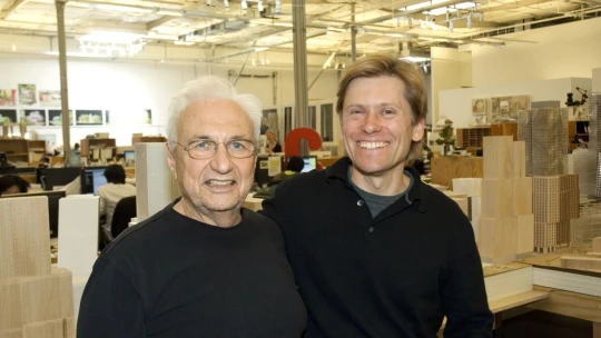 Hokej ho dostal k&nbsp;Franku Gehrymu. Co si český architekt odnesl z&nbsp;práce pro legendu