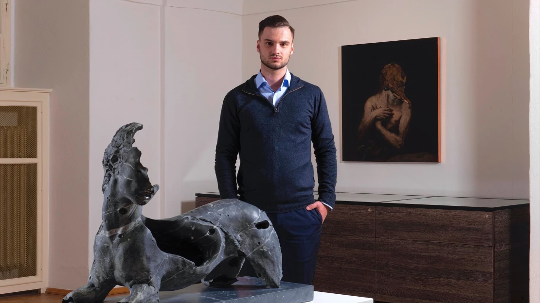 Připravte se na temnotu. Mladý galerista přináší do Prahy špičkovou tvorbu z&nbsp;Evropy