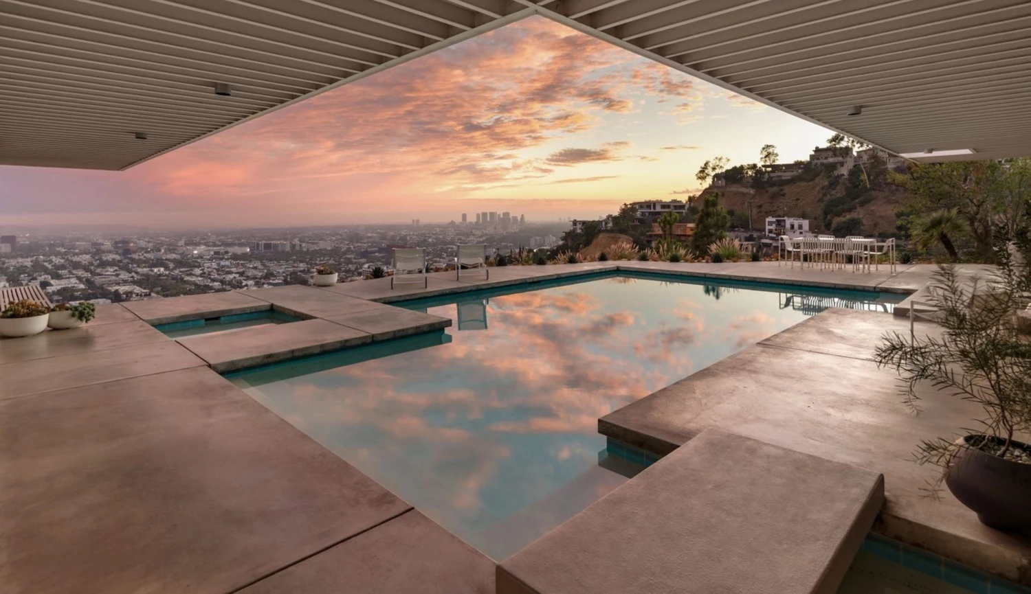 „Vila Tugendhat“ z LA je poprvé na prodej. Původní majitelé ji svěří do dobrých rukou