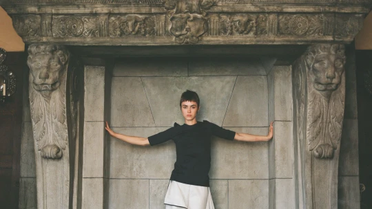 Od starých gaučů k&nbsp;vysoké módě. Aleš Hnátek buduje vlastní minimalistický vesmír