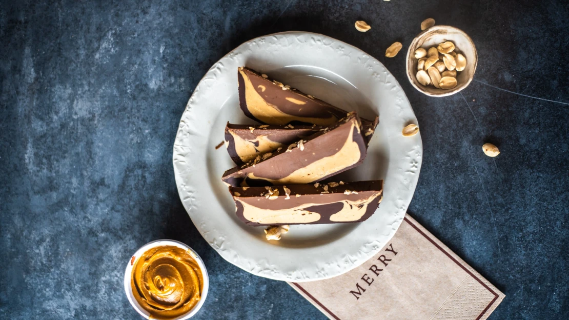 Arašídový nugát ze dvou surovin. Nepečené cukroví, co se vždycky povede