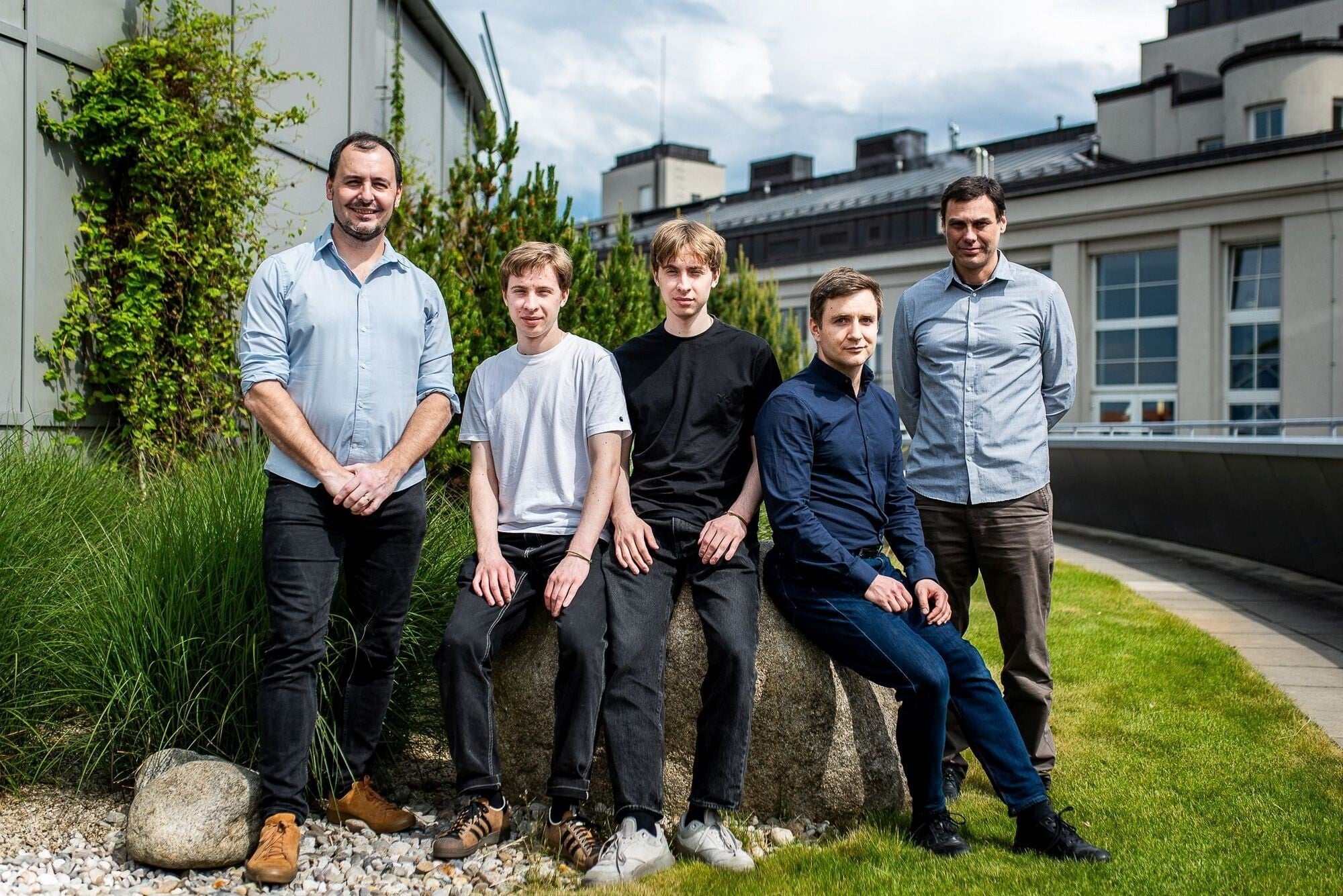 Tričko proti mikrospánku i umělé nanodiamanty. Co objevili čeští vědci?