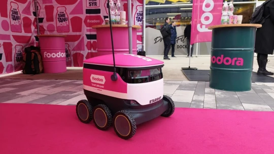 Dovážkoví roboti vyjeli do Karlína. Platíme je podobně jako kurýry, říká šéf Foodory